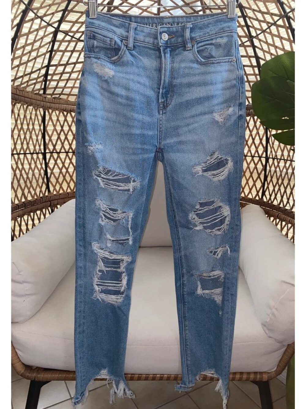 American Eagle Outfitters women’s heavy distressed ripped mom jean size 0